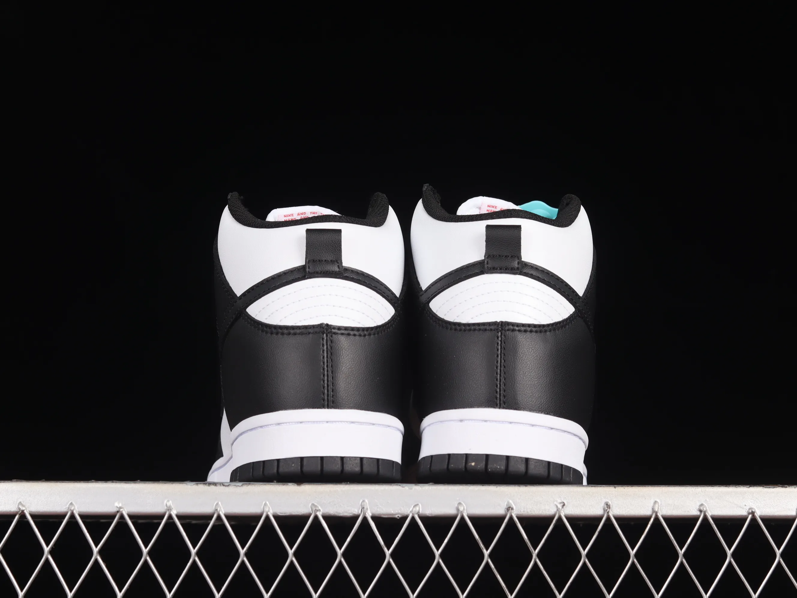All Categories Nk SB Dunk Series Nk Dunk SB High High-top sneakers Nk SB Dunk High Black and white Panda SB smashed backboard high-top sneakers DD1399-105